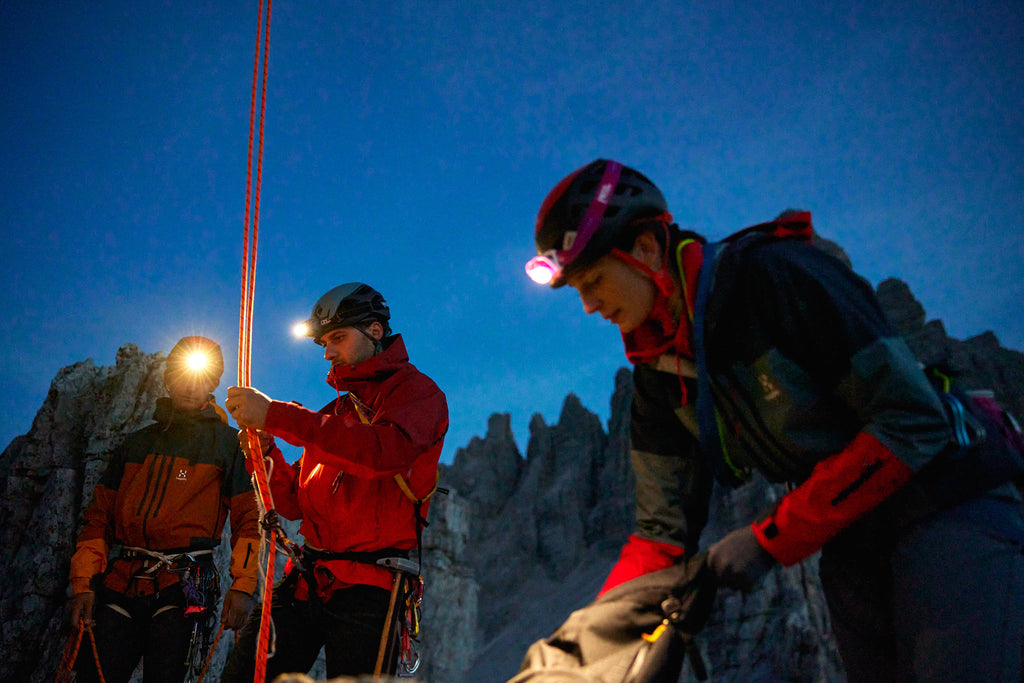 Descubre el equipo necesario para practicar alpinismo