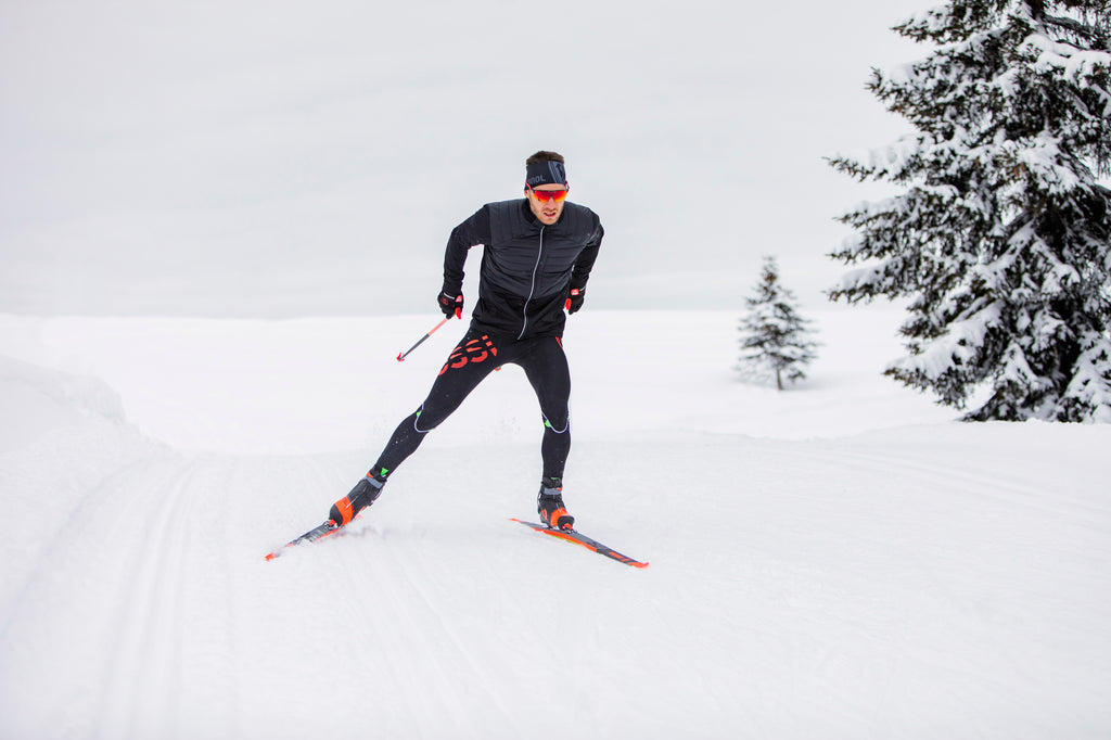 ¿En qué se diferencian el esquí alpino y el esquí de fondo?